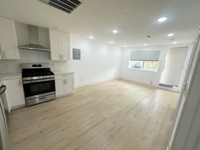 Foto del edificio - 650 Saint Francis Blvd