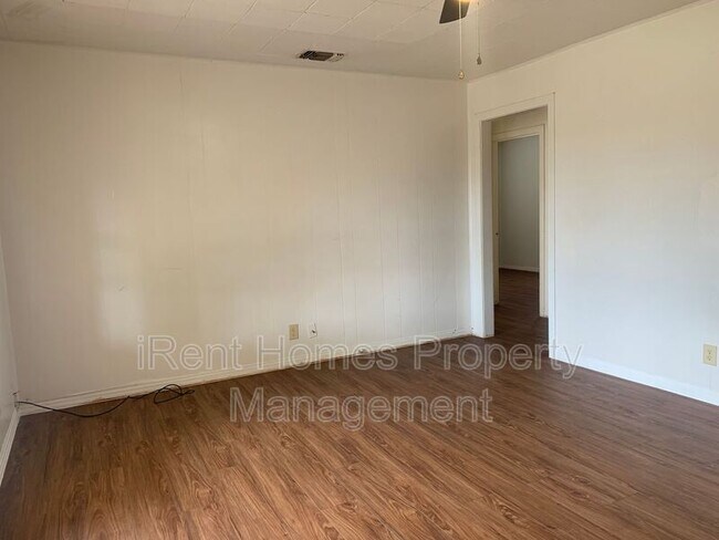 Building Photo - 2213 Jomar St