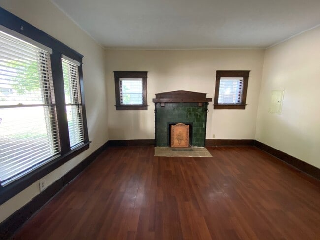 Building Photo - 1235 Chestnut St.