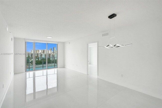 Foto del edificio - 330 Sunny Isles Blvd