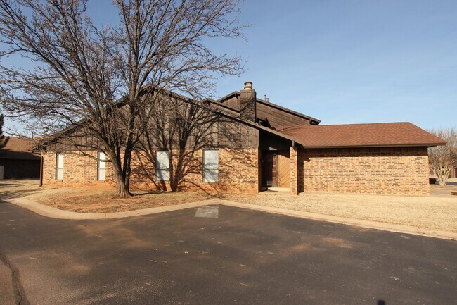Foto del edificio - 4700 Hemlock Ln