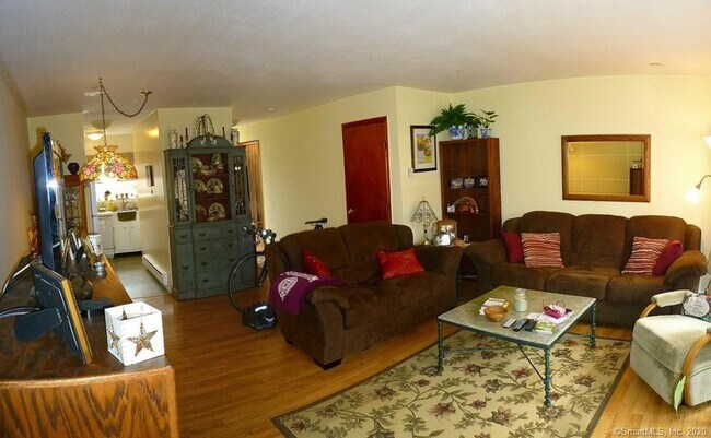 Foto del edificio - 1137 Waterbury Rd