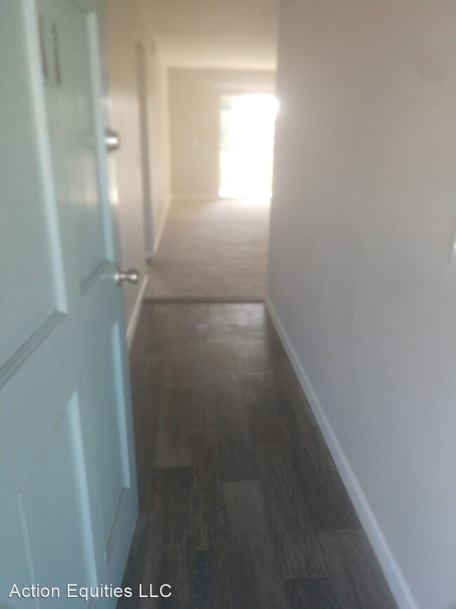 Building Photo - 3322 Camelot Dr