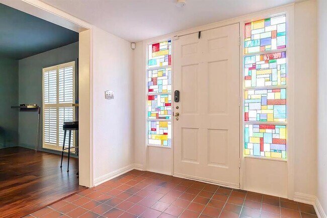 Foto del edificio - 6106 Cherrylawn Cir