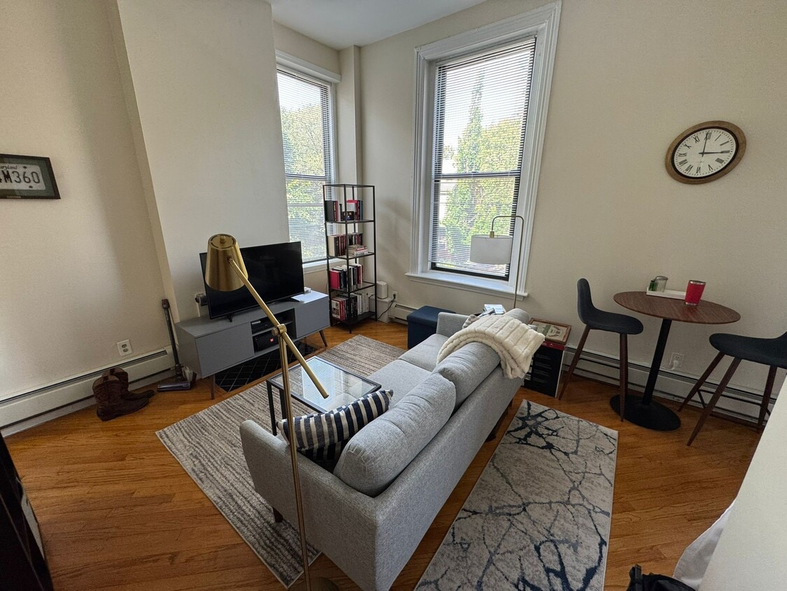 Primary Photo - 305 Shawmut Ave