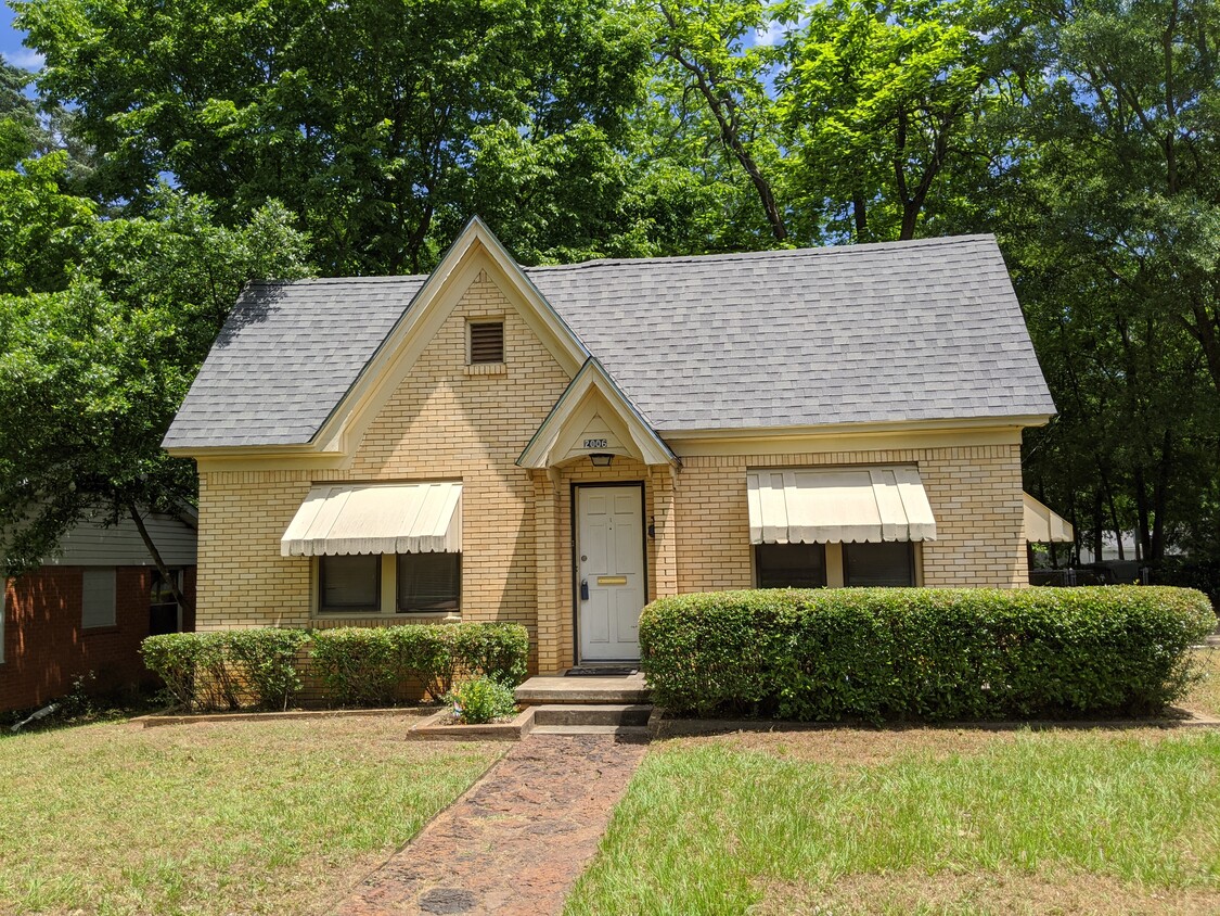 Azalea District Adorable 1 Story Brick 3 bed/2 bath Cottage - 2006 Jarrel Ave