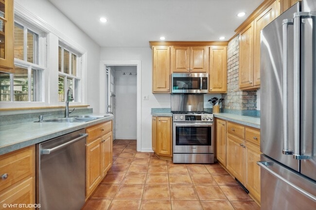Kitchen - 805 Pershing Ave