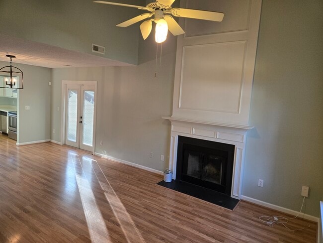 sala de estar - 5006 Silhouette Dr