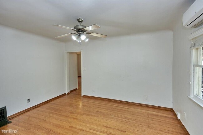 Building Photo - 3 br, 2 bath House - 4528 3/4 Rosemont Ave