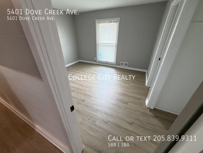 Foto del edificio - 5401 Dove Creek Ave