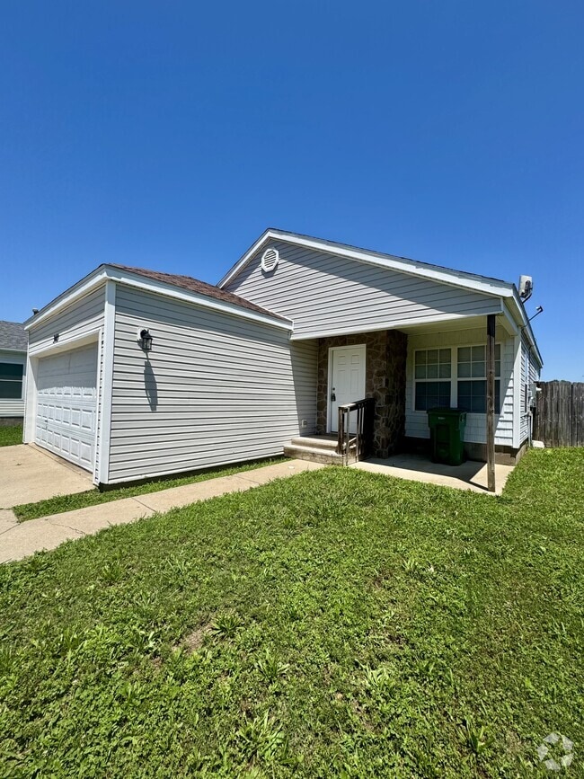 Building Photo - 340 Grant Springs Dr