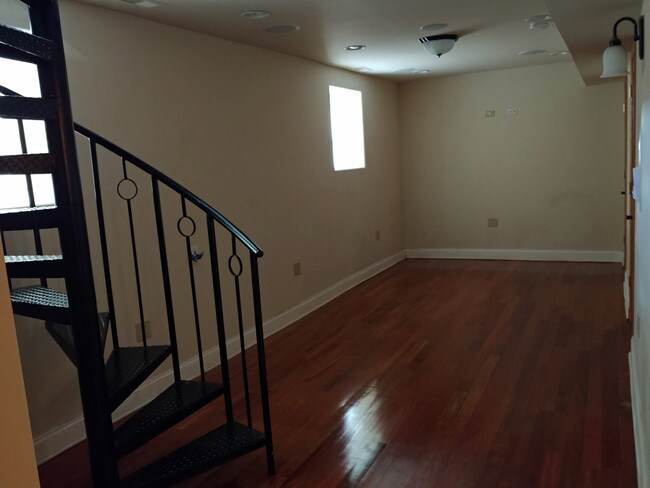 Building Photo - 2737 W Chanay St