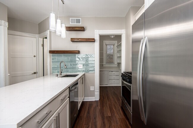 Large Pantry - 1016 E Pearson St