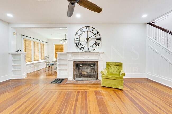 Foto del edificio - Charming 3 Bedroom, 2 Bathroom Two-Story H...