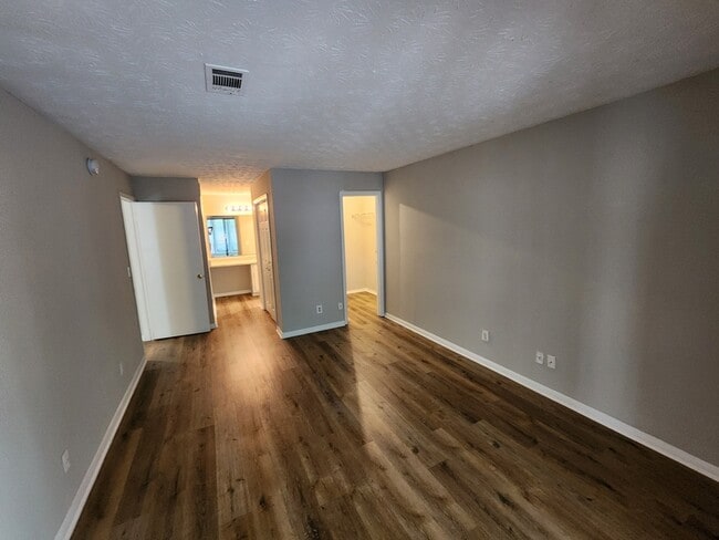 Foto del edificio - 9400 Roberts Dr