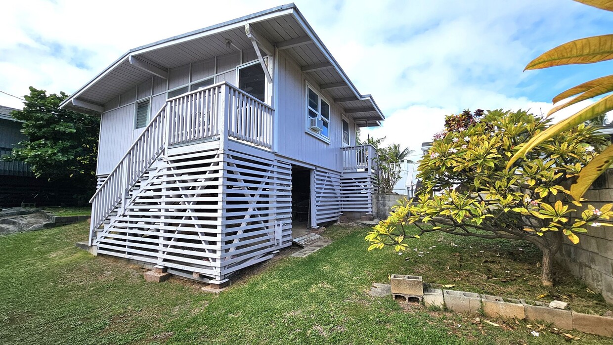 Beginning of Lanikai! 2 bedroom, 1 bath home - Beginning of Lanikai!  2 bedroom, 1 bath home