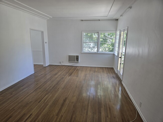 Foto del edificio - 839 N Alfred St