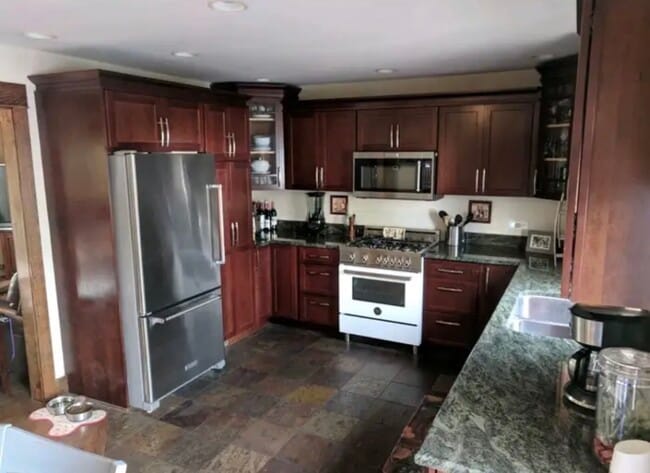 Building Photo - 754 Spring Rd