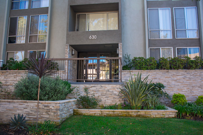 Building Photo - 630 Venice Way