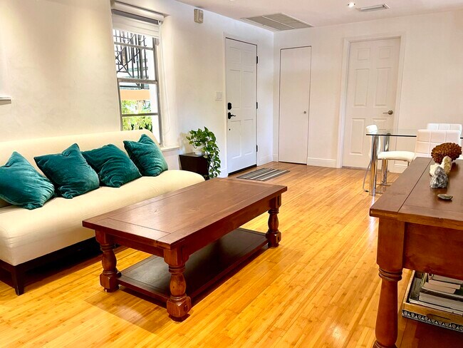 Sala de estar - 4812 Pine Tree Dr