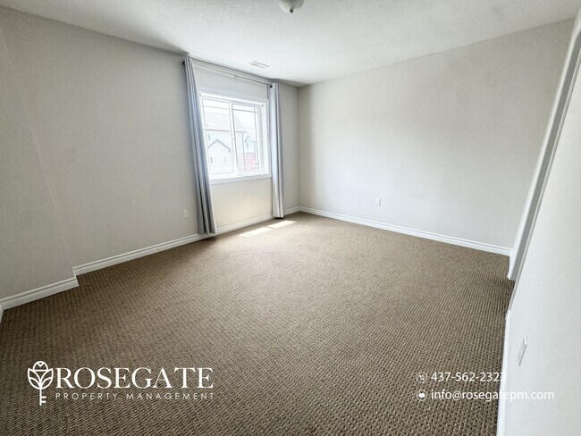 Photo du bâtiment - Pet-Friendly 2-Bedroom Apartment with Garage & Driveway Parking – Hamilton
