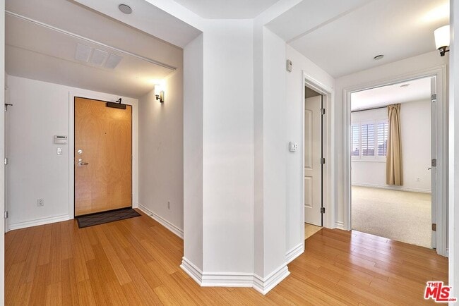Building Photo - 2230 S Bentley Ave