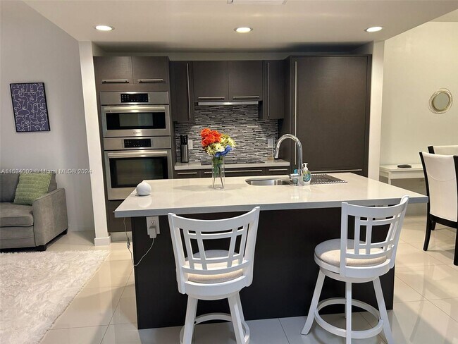Foto del edificio - 7661 NW 107th Ave