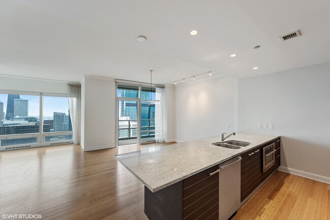 Foto del edificio - 340 E Randolph St