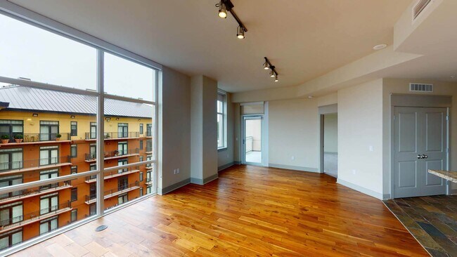 Interior Photo - TEN20