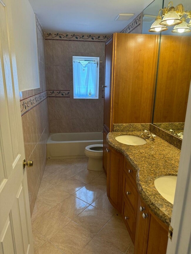 Building Photo - 330 Cypress Dr