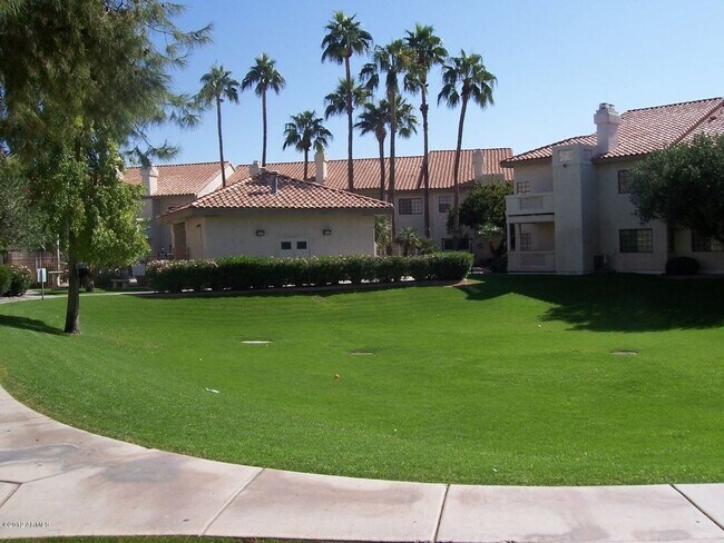 Building Photo - 930 N Mesa Dr