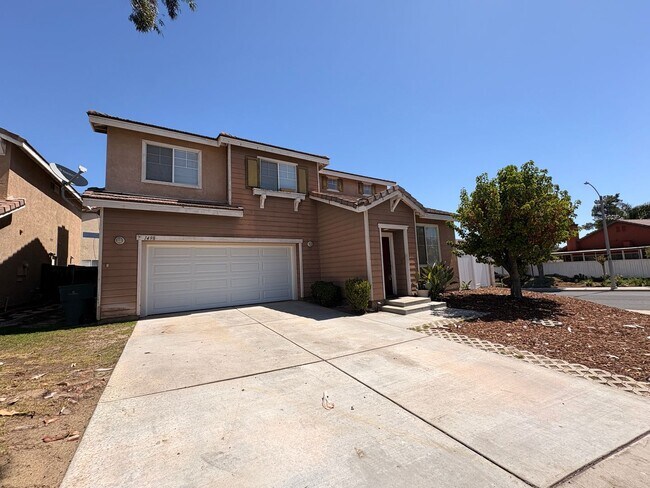 Foto del edificio - 4 Bed, 2.5 Bath in Riverside!