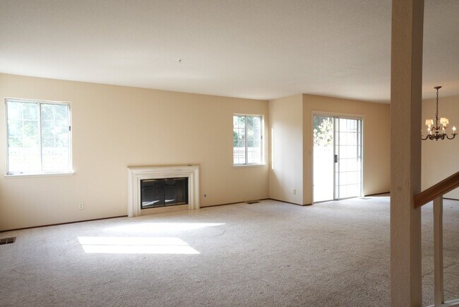 Foto del edificio - Beautiful Three Bedroom Valley Club Circle Condo in Gated Community