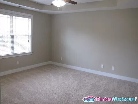 Building Photo - 1st floor main bedroom