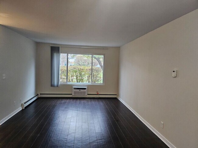 Foto del edificio - 1600 Light Road