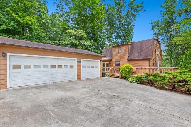3 garaje para auto - 247 Lakeview Ln