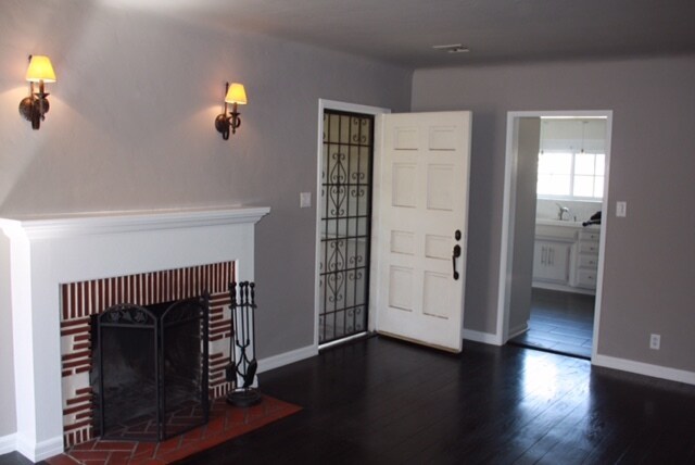 Living room - 1320 N California St