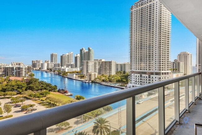 Foto del edificio - 2602 E Hallandale Beach Blvd