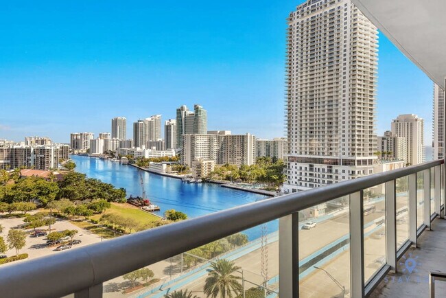 Building Photo - 2602 E Hallandale Beach Blvd