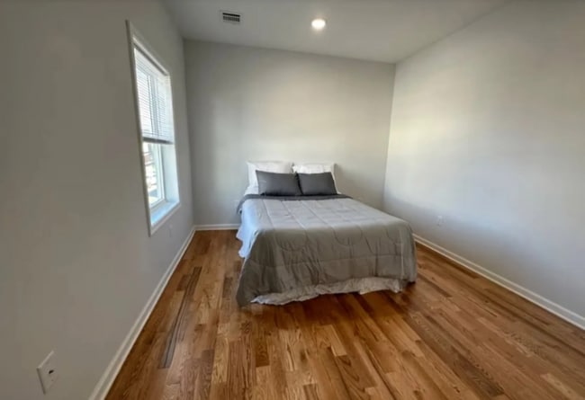 Building Photo - 558-562-562 Court St