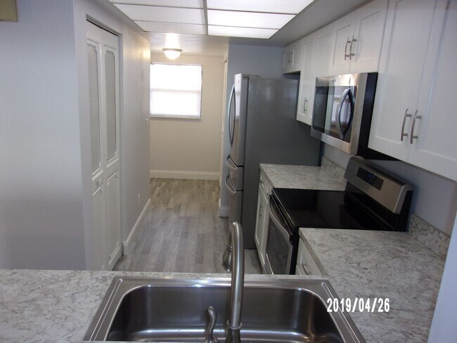 Building Photo - Oceanfront 3 BR Condo