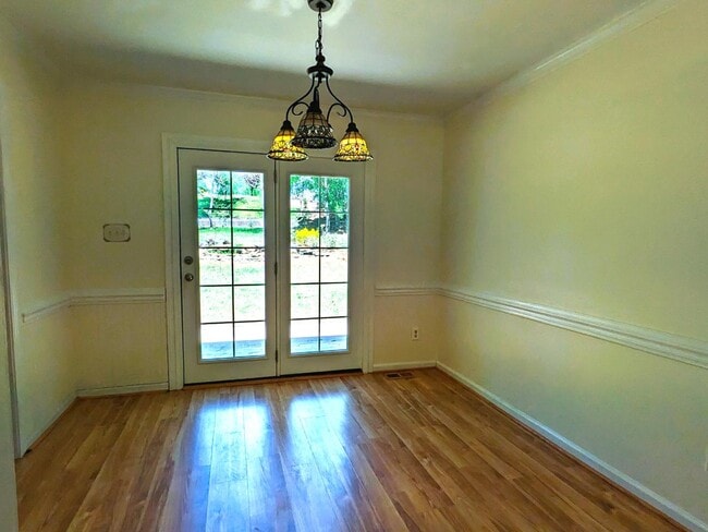 Building Photo - 1025 Stonewater Dr