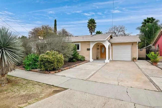 Building Photo - 714 Begonia St