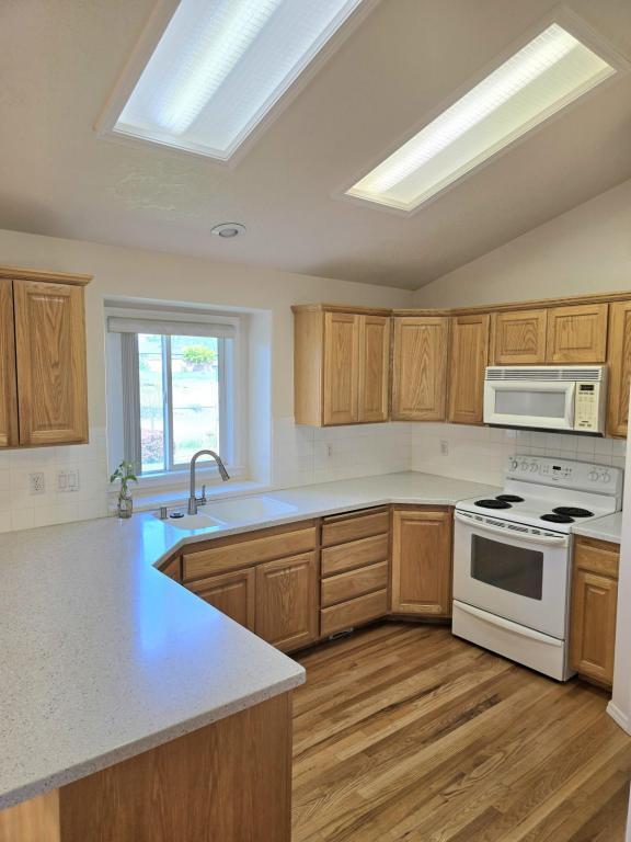 Building Photo - 1728 W Greenhead Dr