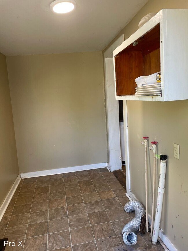 Building Photo - 4 br, 1 bath House - 501 E Washington