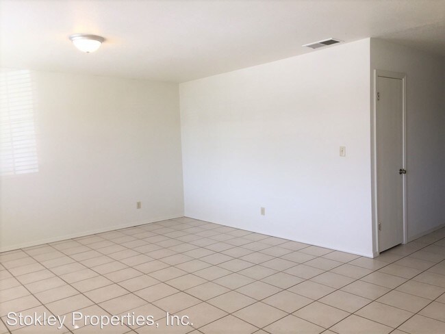 Building Photo - 127 Pasco Dr