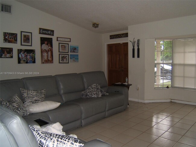 Foto del edificio - 14127 SW 146th Terrace