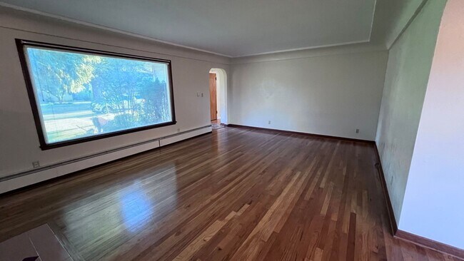 Building Photo - South Hill Charming 3 bed 2 bath in quiet ...