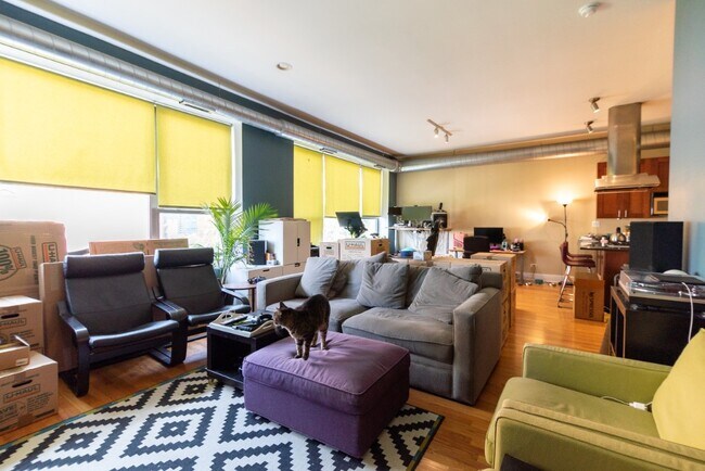 Foto del edificio - 1107 W Lawrence - Oversized Loft 1 Bedroom...