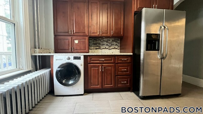 Building Photo - 66 University Rd